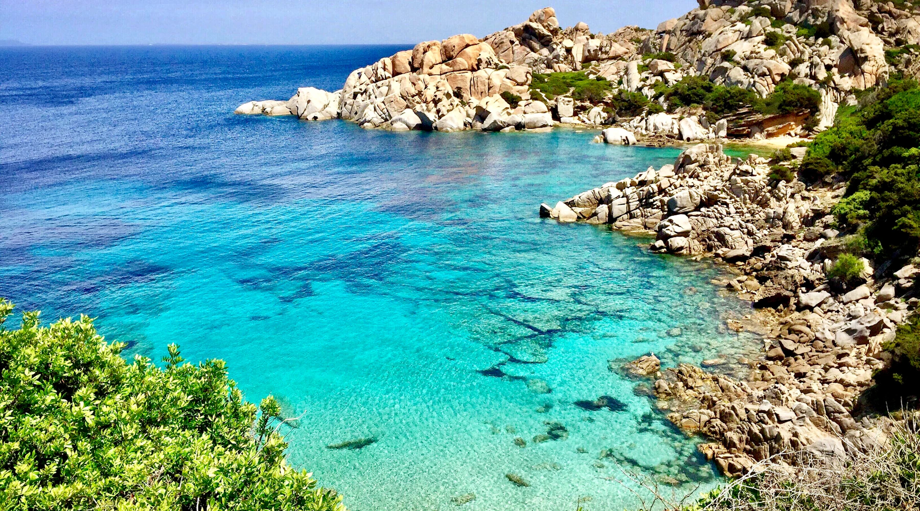 Caletta di granito nell’Arcipelago di La Maddalena