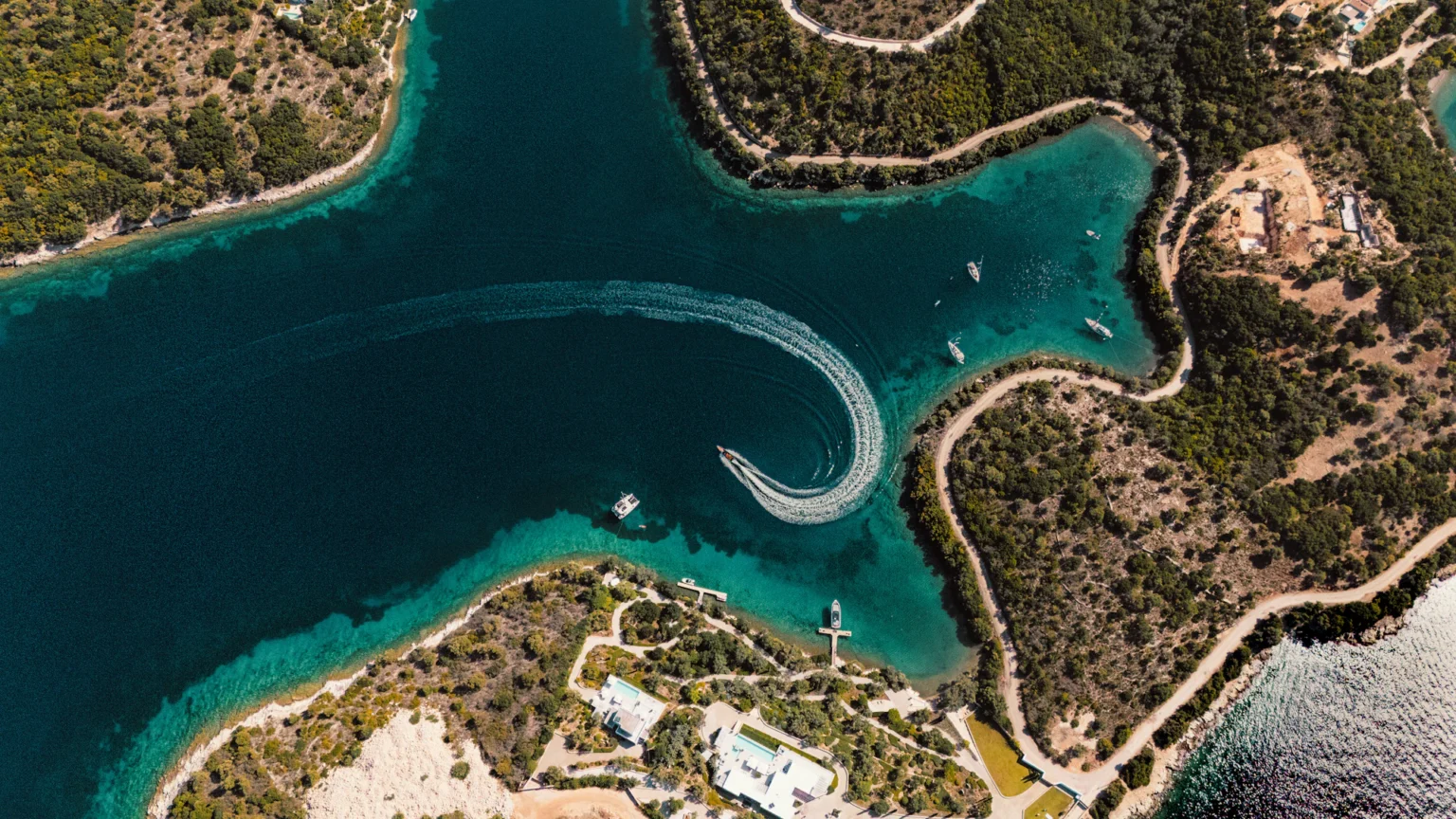 Boat entering a bay, seen from above